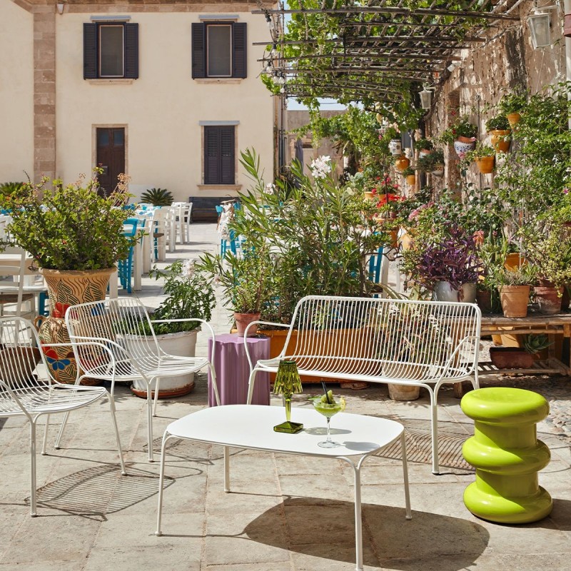 Ensemble Hiray blanc dans un jardin - KARTELL - oralto-shop.com