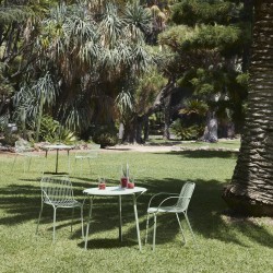 Ensemble Hiray vert dans un jardin - KARTELL - oralto-shop.com